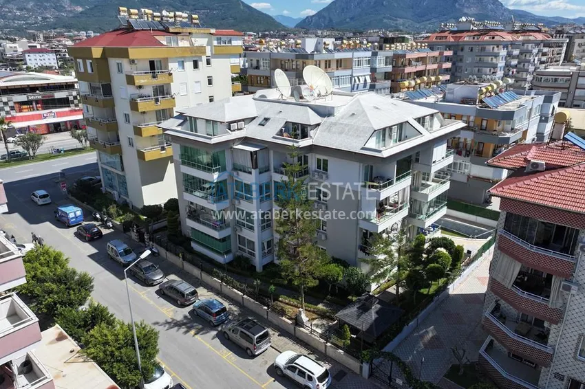 Dwupoziomowy penthouse 3+1 z meblami i przeszklonym balkonem w okolicy Oba. Nieruchomość na zezwolenie na pobyt  4 