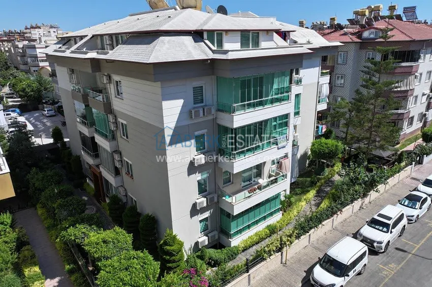 Dwupoziomowy penthouse 3+1 z meblami i przeszklonym balkonem w okolicy Oba. Nieruchomość na zezwolenie na pobyt  5 