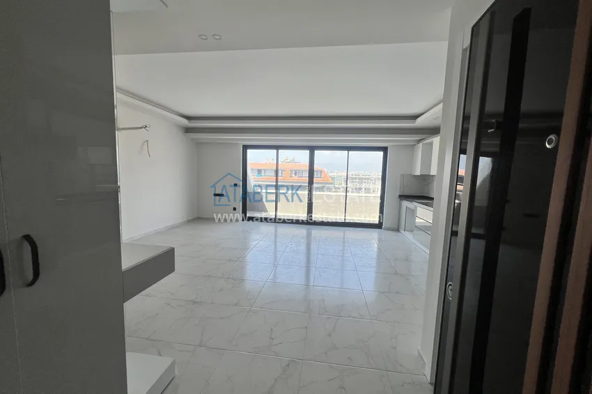 Kupuj  Duplex 2+1 w Kargicak, 250 metrów od plaży - dwupoziomowy penthouse z widokiem na morze 1 