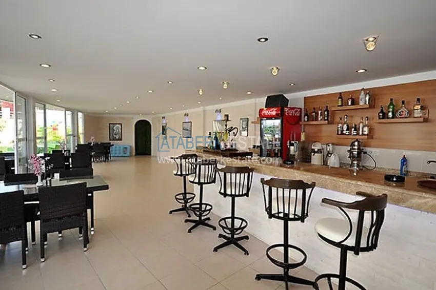 Mieszkanie 2+1 na pierwszej linii w Kestel - ogród duplex z meblami  16 