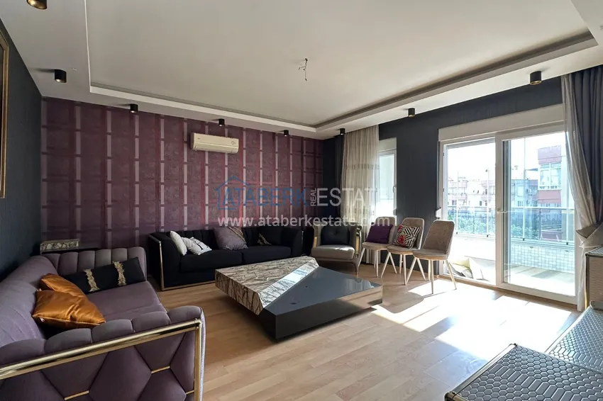 Kupuj  Apartament 3+1 na zezwolenie na pobyt w centrum Alanyi - Plaża Kleopatra 1 