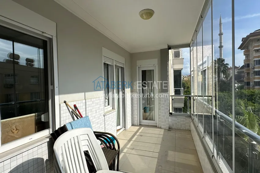 Kupuj  Apartament 3+1 na zezwolenie na pobyt w centrum Alanyi - Plaża Kleopatra 16 