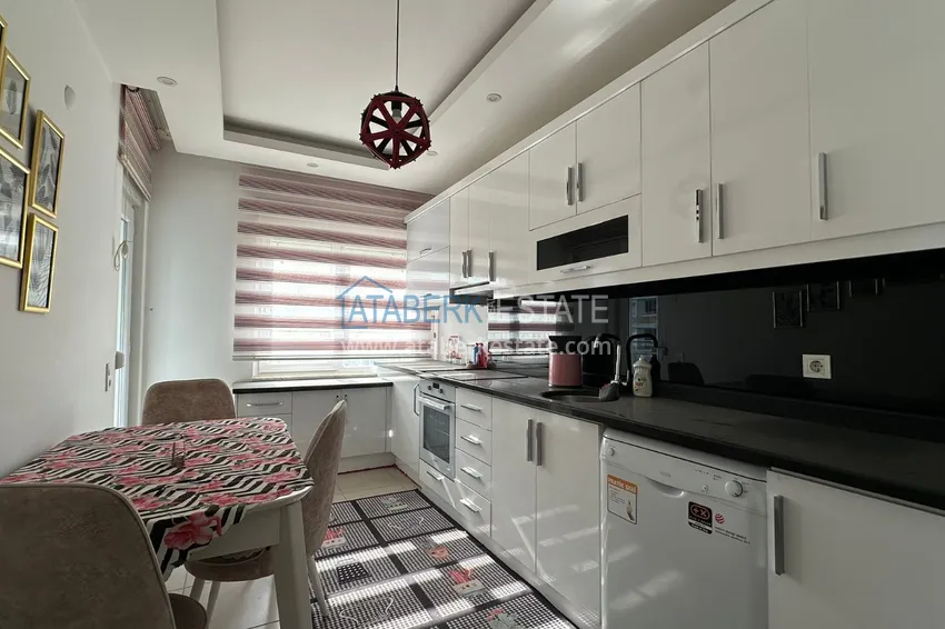 Kupuj  Apartament 3+1 na zezwolenie na pobyt w centrum Alanyi - Plaża Kleopatra 3 