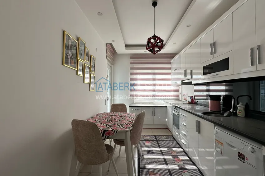 Kupuj  Apartament 3+1 na zezwolenie na pobyt w centrum Alanyi - Plaża Kleopatra 4 