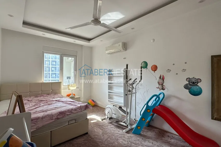 Kupuj  Apartament 3+1 na zezwolenie na pobyt w centrum Alanyi - Plaża Kleopatra 8 