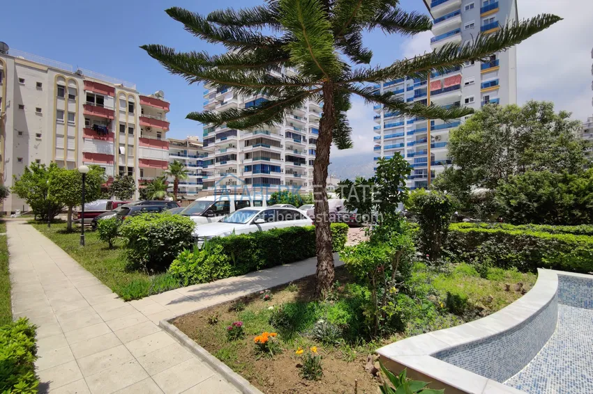 Apartament 2+1 z widokiem na morze w centrum Mahmutlar — meble, oddzielna kuchnia i przeszklony balkon 6 