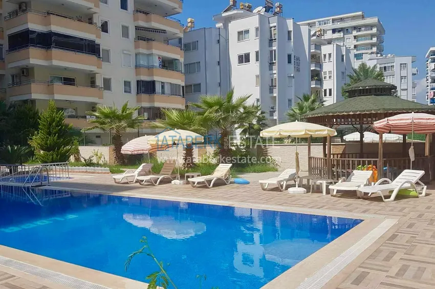 Apartament 2+1 w Mahmutlar — z luksusowymi meblami, przeszklonymi balkonami i widokiem na morze  3 