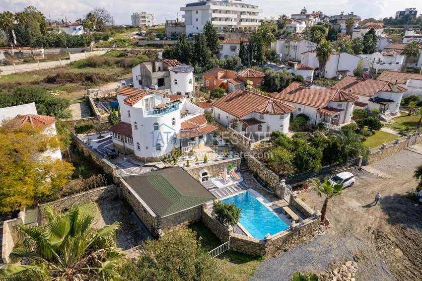 4+1 willa na zezwolenie na pobyt w Turkler, Alanya — z nowymi meblami i basenem 1 