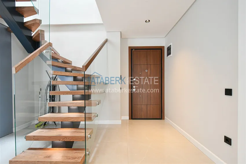 Kupuj  Dwupoziomowy penthouse 3+1 w okolicy Upper Oba - umeblowany i z widokiem na góry  1 