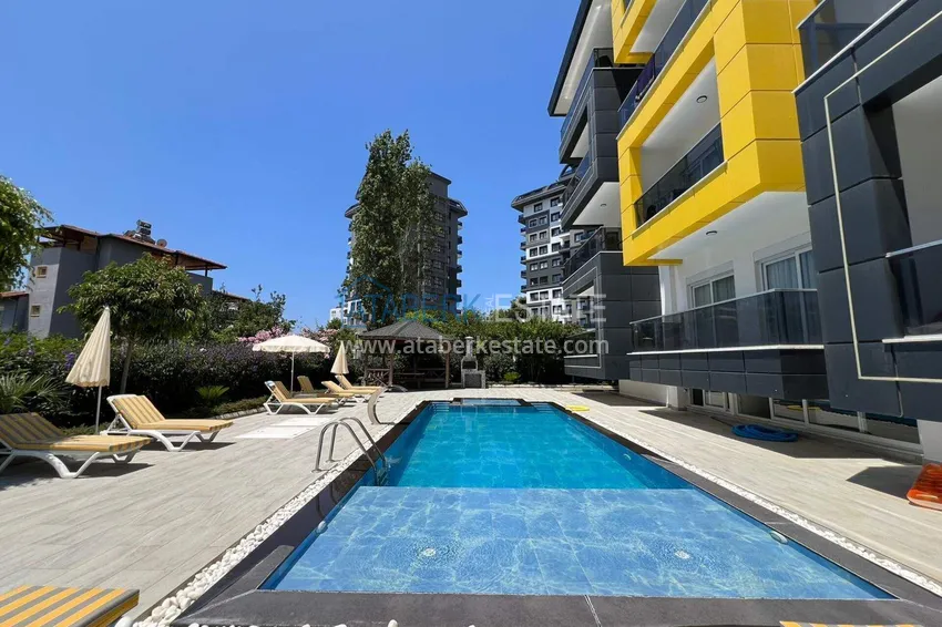 Dwupoziomowy penthouse 2+1 w Avsallar z meblami w nowoczesnym kompleksie 4 