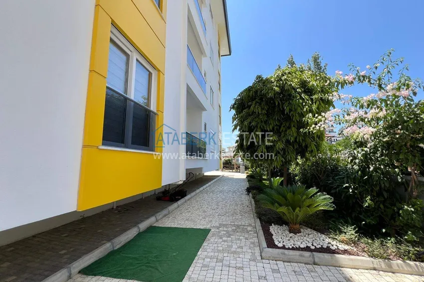 Dwupoziomowy penthouse 2+1 w Avsallar z meblami w nowoczesnym kompleksie 8 