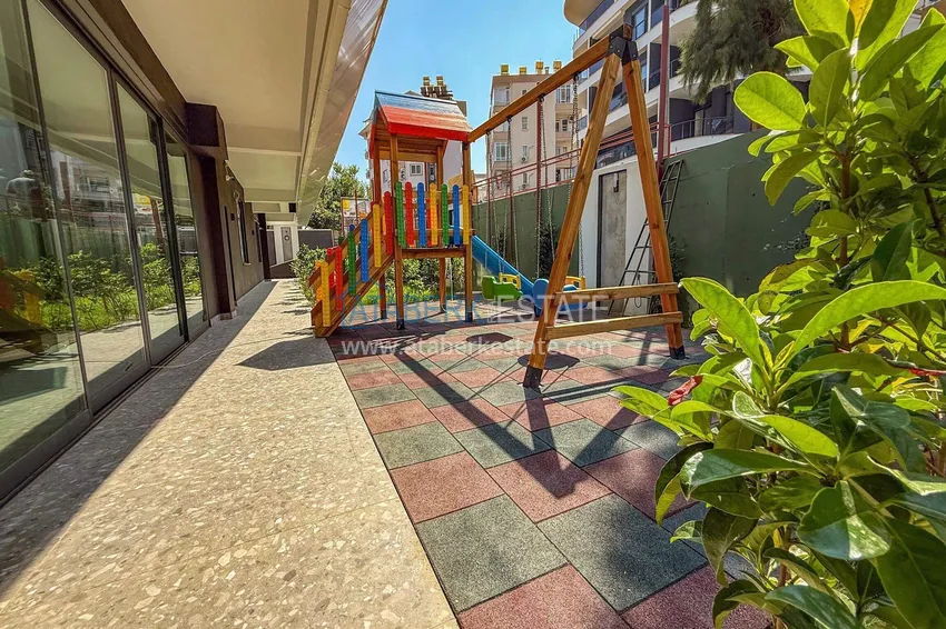 Nieruchomości od dewelopera! Kompleks mieszkaniowy w budowie w centrum Alanyi, plaża Kleopatra 30 