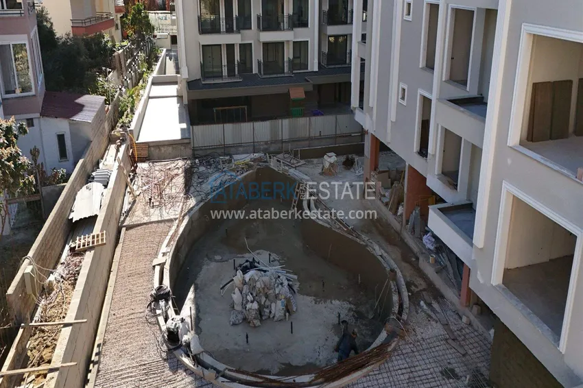 Nowy projekt inwestycyjny kompleksu mieszkalnego z bogatą infrastrukturą w centrum Alanyi 13 