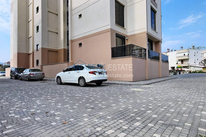 Apartament 1+1 w Gazipasa z pięknym wykończeniem w nowoczesnym kompleksie 13 