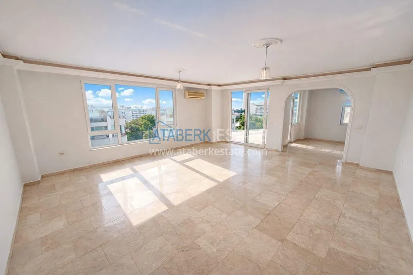 Kupuj  Apartament dwupoziomowy 4+1 w Oba — nieruchomość w Alanyi na zezwolenie na pobyt 2 