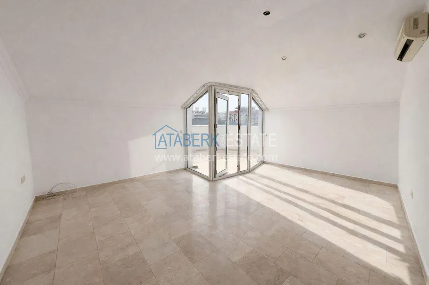 Kupuj  Apartament dwupoziomowy 4+1 w Oba — nieruchomość w Alanyi na zezwolenie na pobyt 5 