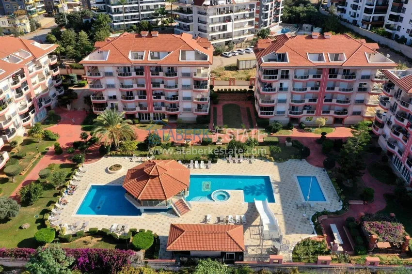 Duplex 4+1 w Alanyi, dzielnica Oba — meble, widoki na góry i komfort dla całej rodziny 4 