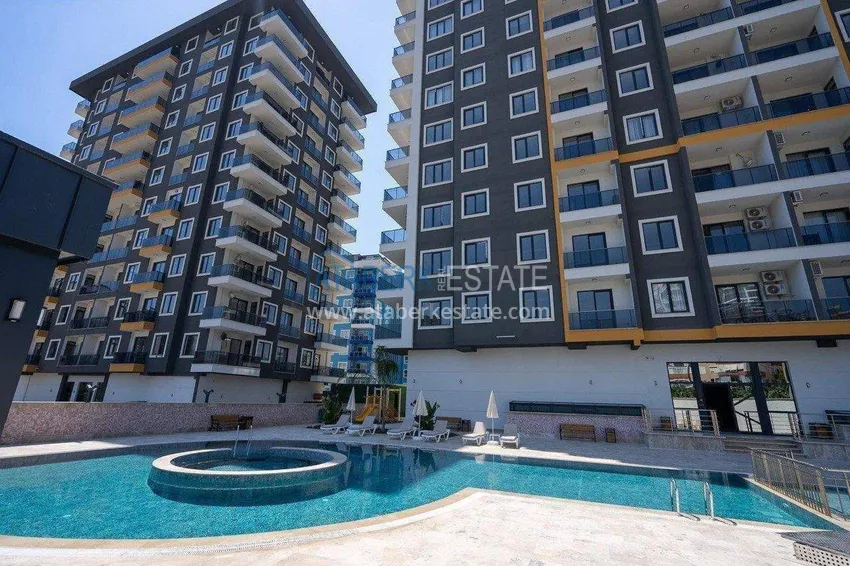 Wykończony apartament z dwiema sypialniami w kompleksie w budowie w Mahmutlar 3 