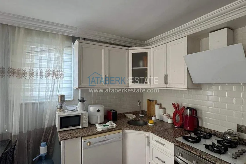 Kupuj  Korzystna cena! Apartament 1+1 w centrum Alanyi, plaża Kleopatra — nieruchomość na zezwolenie na pobyt 5 