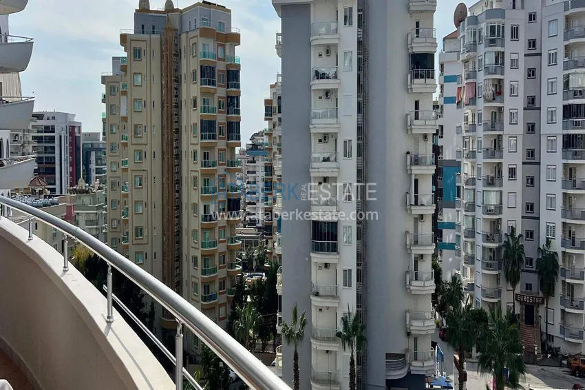 Kupuj Mieszkanie 2+1 w Mahmutlar - 130 m², umeblowane, przestronny balkon 24