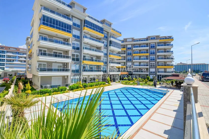 Apartament 1+1 70 m2 w Kestel — umeblowany, przeszklony balkon, 100 metrów od morza 1 