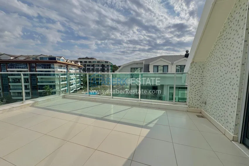 Kupuj  Dwupoziomowy penthouse 3+1 w Kargicak - pierwsza linia, prywatna plaża, raty 15-miesięczne 26 