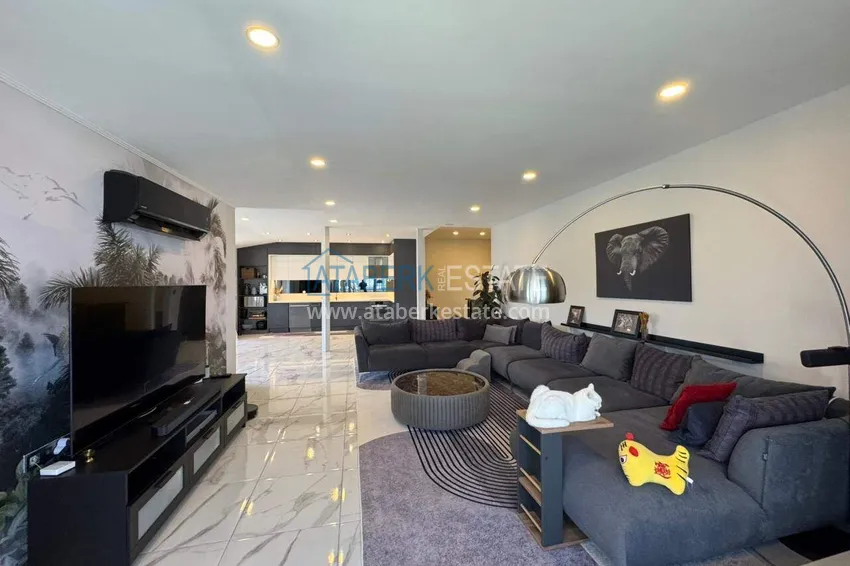Kupuj  Panoramiczny dwupoziomowy penthouse z oryginalnym wnętrzem w centrum Mahmutlar, sobotni rynek 8 