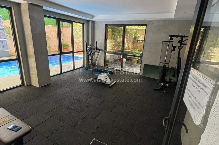 Dwupoziomowy penthouse 3+1 w centrum Alanyi, plaża Kleopatra - umeblowany, odpowiedni na zezwolenie na pobyt 10 