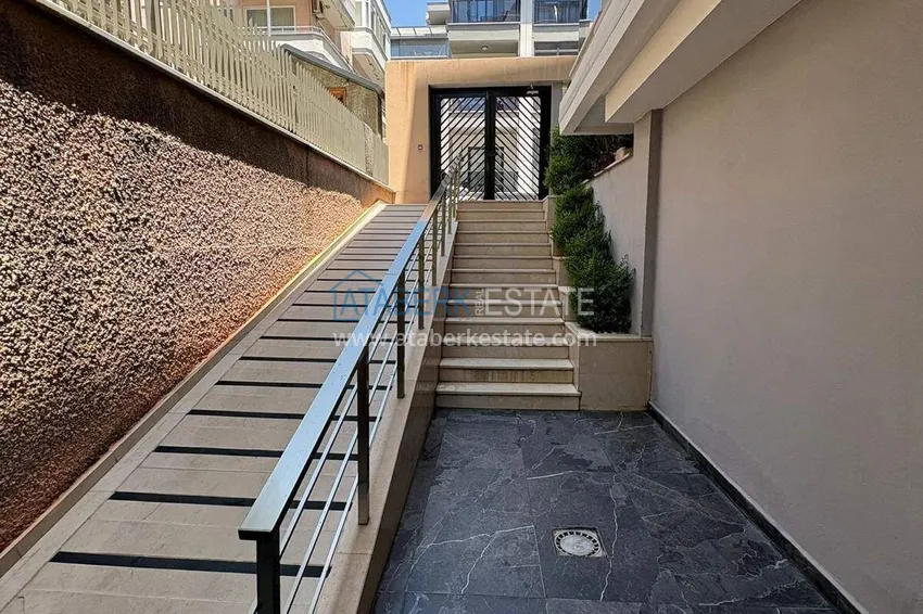 Dwupoziomowy penthouse 3+1 w centrum Alanyi, plaża Kleopatra - umeblowany, odpowiedni na zezwolenie na pobyt 4 