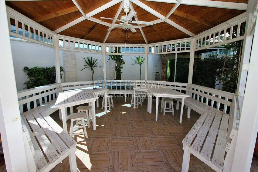 2+1 mieszkanie 140 m2 w Mahmutlar — meble, przeszklony balkon, kompleks premium 11 