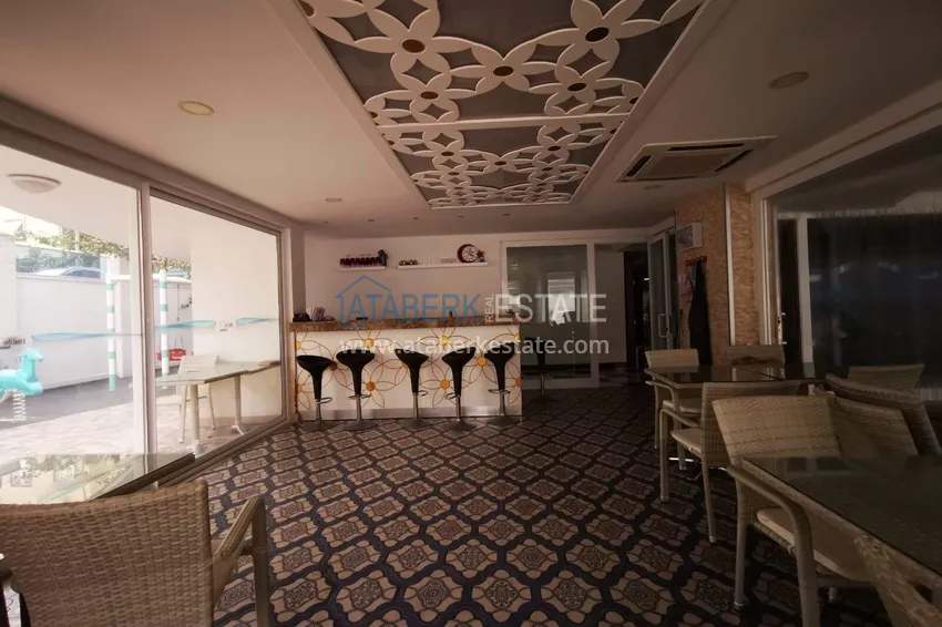 2+1 mieszkanie 140 m2 w Mahmutlar — meble, przeszklony balkon, kompleks premium 18 