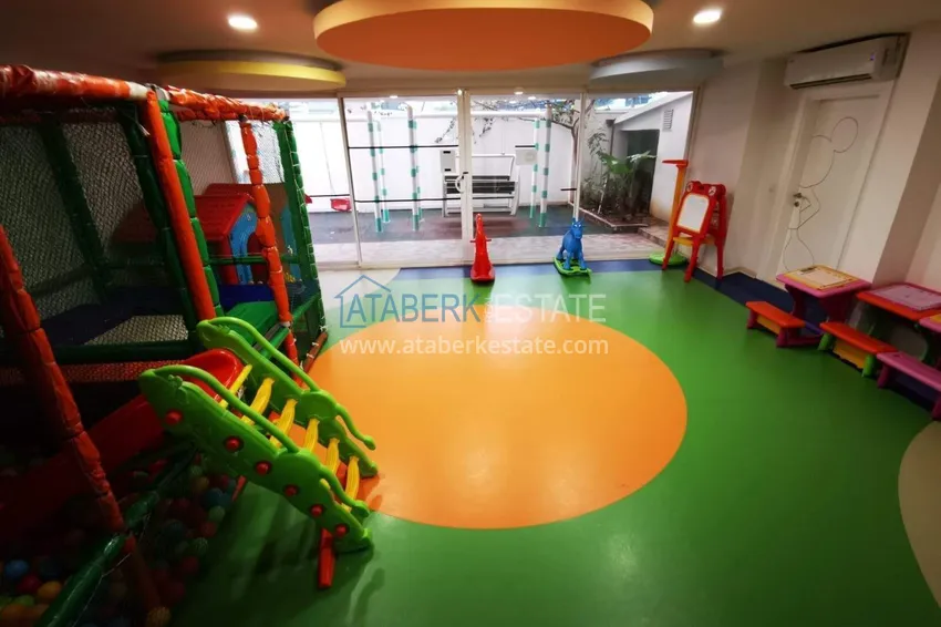 2+1 mieszkanie 140 m2 w Mahmutlar — meble, przeszklony balkon, kompleks premium 19 