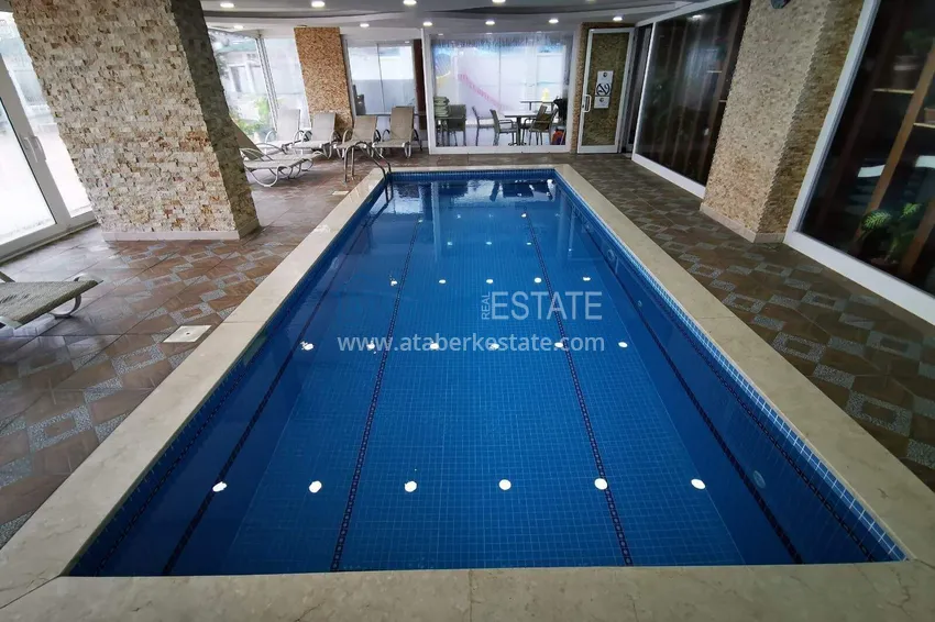 2+1 mieszkanie 140 m2 w Mahmutlar — meble, przeszklony balkon, kompleks premium 21 