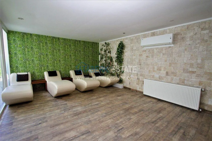 2+1 mieszkanie 140 m2 w Mahmutlar — meble, przeszklony balkon, kompleks premium 24 