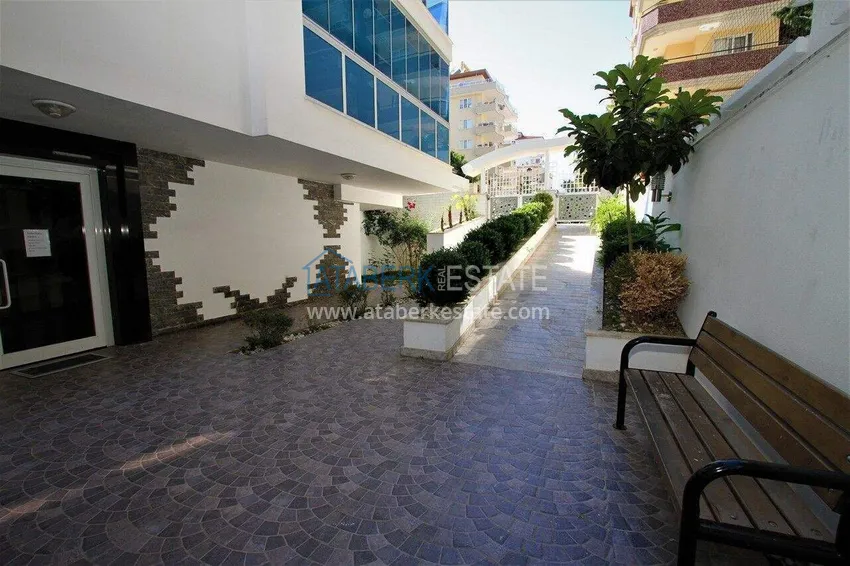 2+1 mieszkanie 140 m2 w Mahmutlar — meble, przeszklony balkon, kompleks premium 5 