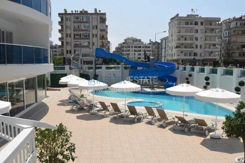 2+1 mieszkanie 140 m2 w Mahmutlar — meble, przeszklony balkon, kompleks premium 6 