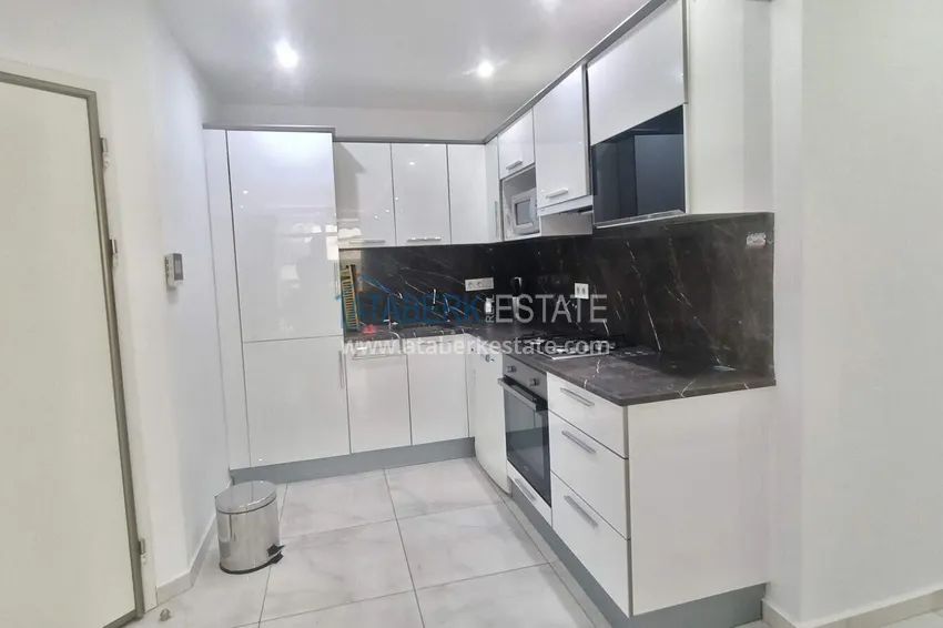 Kupuj  2+1 mieszkanie 140 m2 w Mahmutlar — meble, przeszklony balkon, kompleks premium 8 