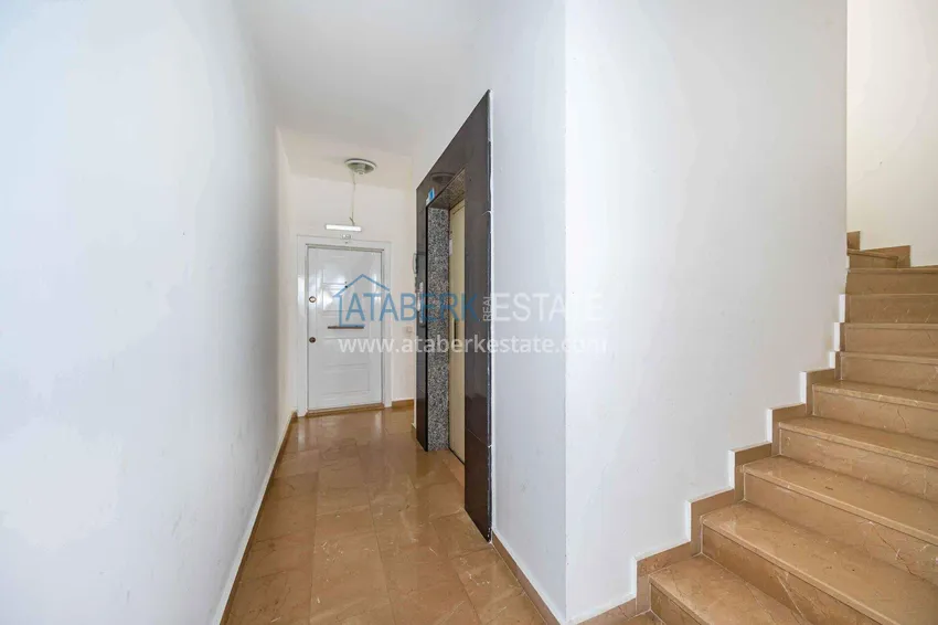 Apartament 2+1 na zezwolenie na pobyt w centrum Alanyi - 600 metrów od plaży Kleopatra 10 
