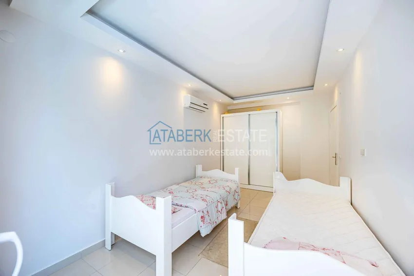 Kupuj  Apartament 2+1 na zezwolenie na pobyt w centrum Alanyi - 600 metrów od plaży Kleopatra 12 