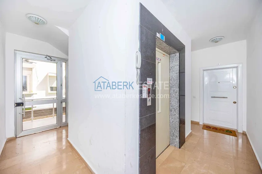 Apartament 2+1 na zezwolenie na pobyt w centrum Alanyi - 600 metrów od plaży Kleopatra 11 