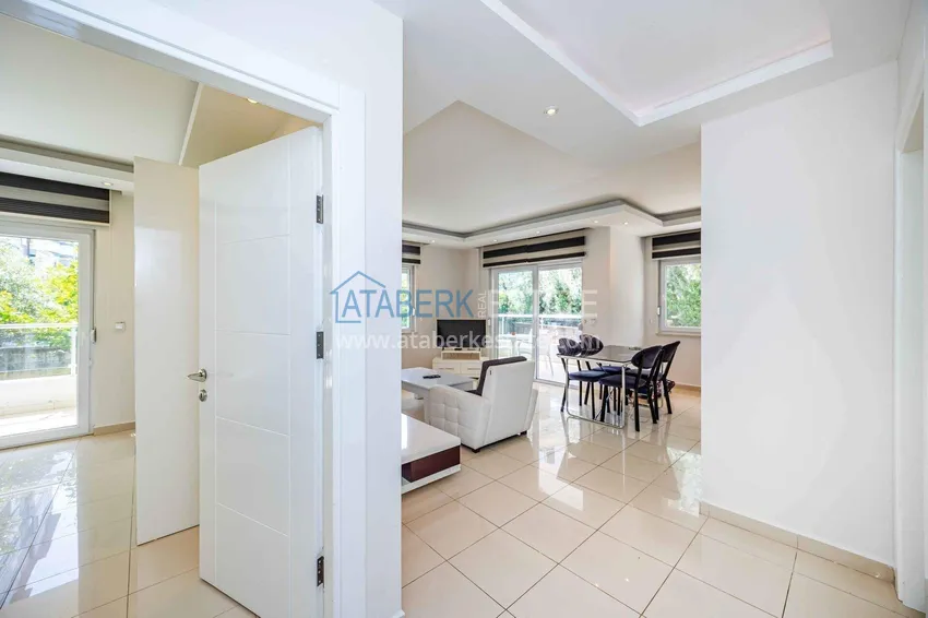 Kupuj  Apartament 2+1 na zezwolenie na pobyt w centrum Alanyi - 600 metrów od plaży Kleopatra 1 
