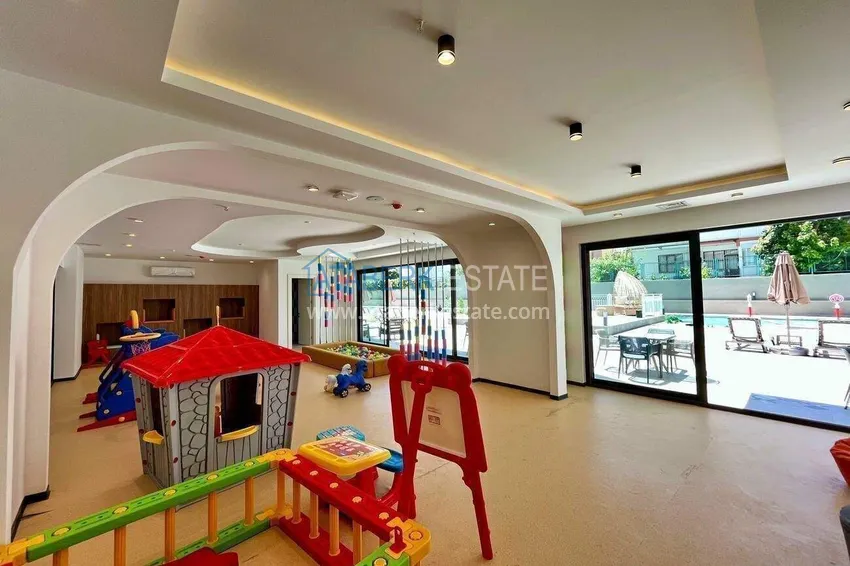 Nieruchomość w centrum Alanyi - apartament 1+1 z widokiem na fortecę i morze w pobliżu plaży Kleopatra 12 