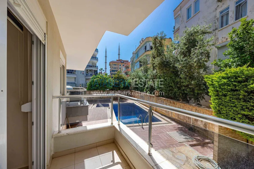 Kupuj  Apartament 2+1 na zezwolenie na pobyt w centrum Alanyi - 600 metrów od plaży Kleopatra 18 