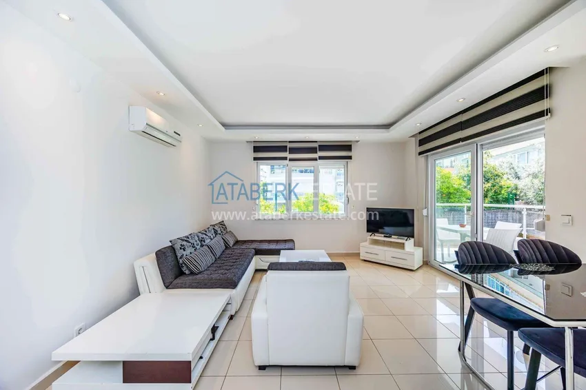 Kupuj  Apartament 2+1 na zezwolenie na pobyt w centrum Alanyi - 600 metrów od plaży Kleopatra 3 