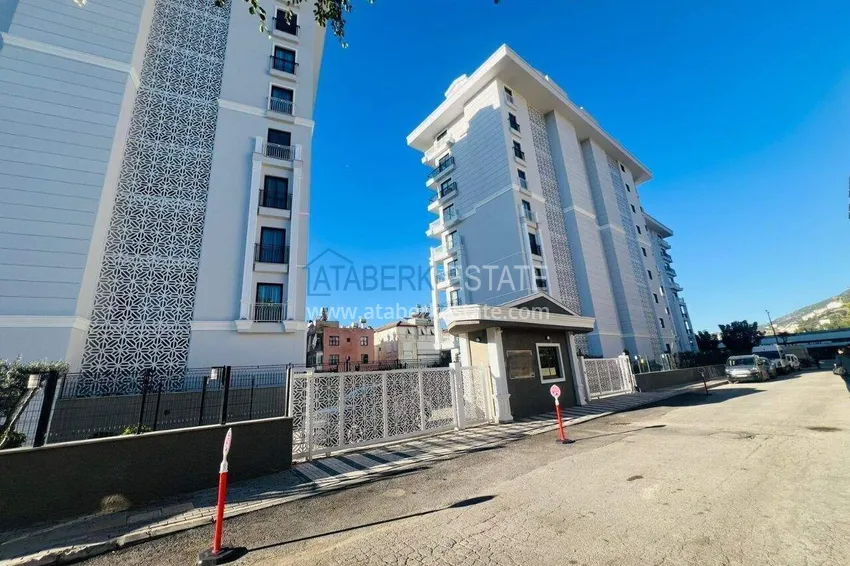 Nieruchomość w centrum Alanyi - apartament 1+1 z widokiem na fortecę i morze w pobliżu plaży Kleopatra 3 