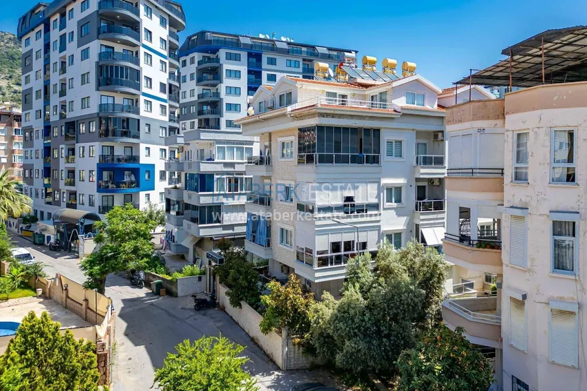 Apartament 2+1 na zezwolenie na pobyt w centrum Alanyi - 600 metrów od plaży Kleopatra 3 