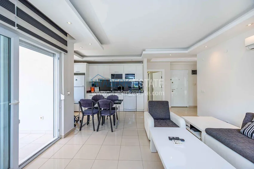 Kupuj  Apartament 2+1 na zezwolenie na pobyt w centrum Alanyi - 600 metrów od plaży Kleopatra 4 