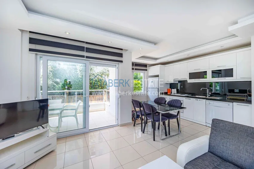 Kupuj  Apartament 2+1 na zezwolenie na pobyt w centrum Alanyi - 600 metrów od plaży Kleopatra 5 