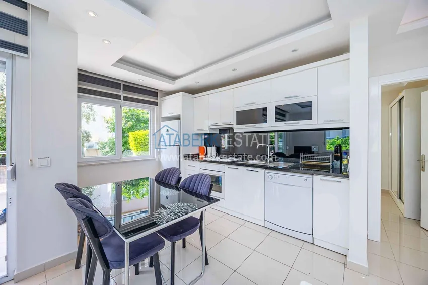 Kupuj  Apartament 2+1 na zezwolenie na pobyt w centrum Alanyi - 600 metrów od plaży Kleopatra 6 