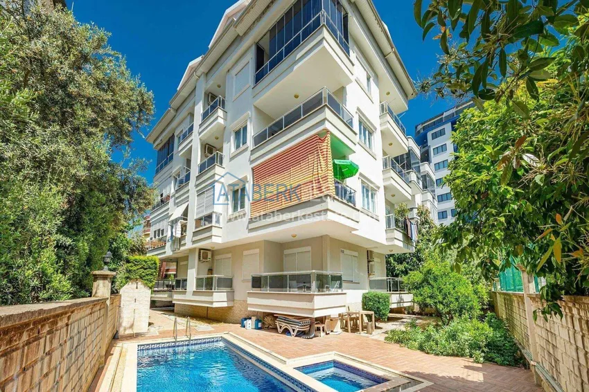 Apartament 2+1 na zezwolenie na pobyt w centrum Alanyi - 600 metrów od plaży Kleopatra 5 